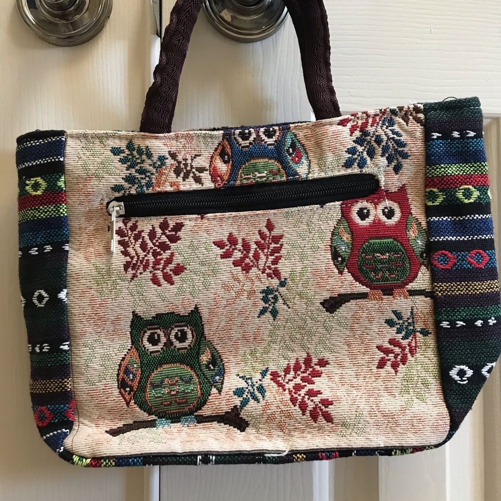 Brand new! Super cute bag with owl print.